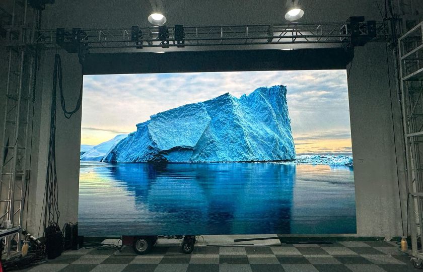 𝙉𝙀𝙒 普羅米修斯系列｜LED 卷軸升降屏｜隱藏式安裝、高端室內大顯影首選