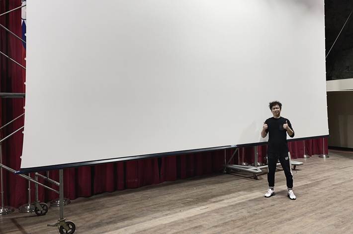 金門擎天廳 300吋電動線拉布幕